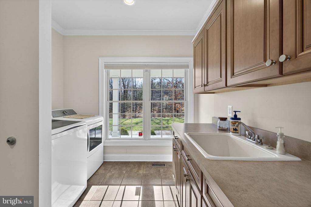 8485 ROGUES RD, WARRENTON, Virginia 20187, 4 Bedrooms Bedrooms, ,4 BathroomsBathrooms,Residential,8485 ROGUES RD,VAFQ2021674 MLS # VAFQ2021674