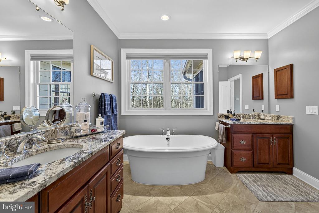 8485 ROGUES RD, WARRENTON, Virginia 20187, 4 Bedrooms Bedrooms, ,4 BathroomsBathrooms,Residential,8485 ROGUES RD,VAFQ2021674 MLS # VAFQ2021674