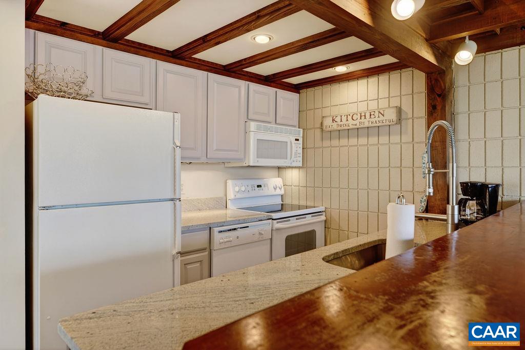 646 WHITE OAK CONDOS, WINTERGREEN, Virginia 22967, 2 Bedrooms Bedrooms, ,2 BathroomsBathrooms,Residential,646 WHITE OAK CONDOS,675201 MLS # 675201