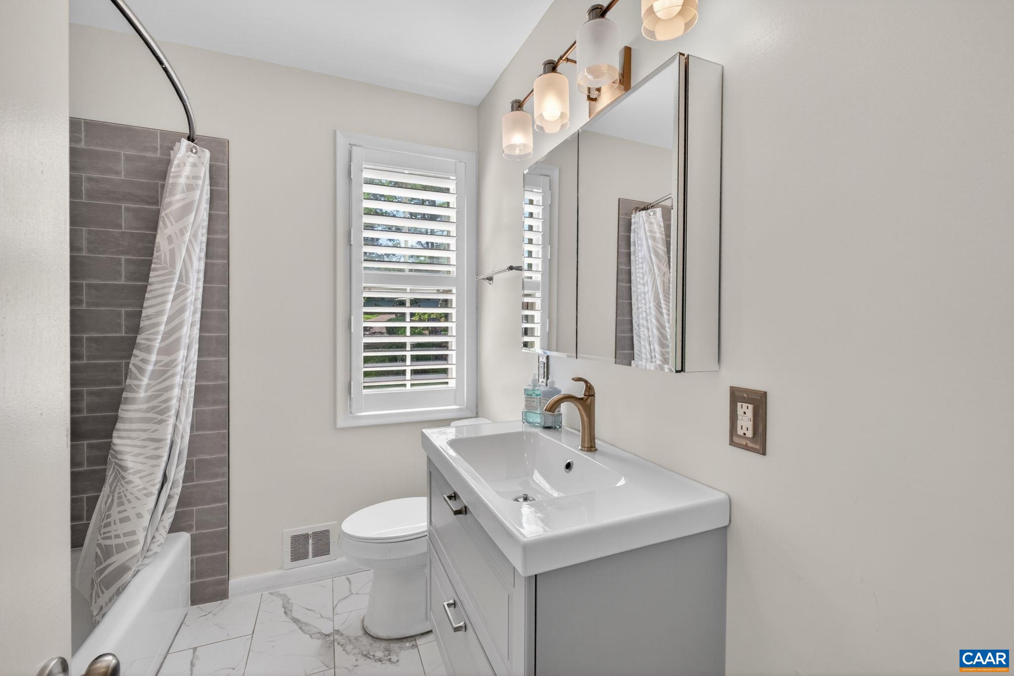 128 N BENNINGTON RD, CHARLOTTESVILLE, Virginia 22901, 4 Bedrooms Bedrooms, ,3 BathroomsBathrooms,Residential,128 N BENNINGTON RD,676052 MLS # 676052