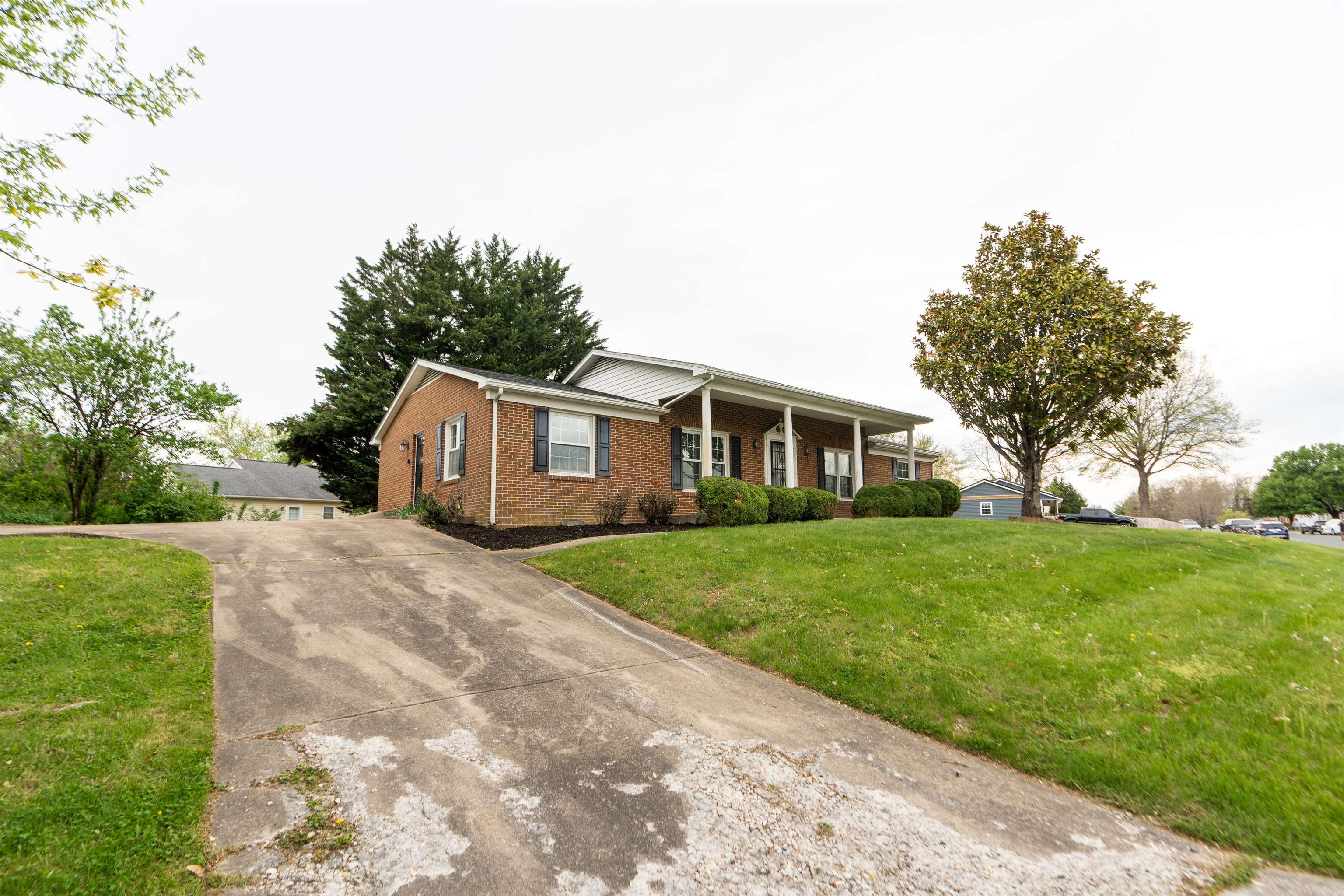 56 IDLEWOOD BLVD, STAUNTON, Virginia 24401, 4 Bedrooms Bedrooms, ,2 BathroomsBathrooms,Residential,56 IDLEWOOD BLVD,676153 MLS # 676153