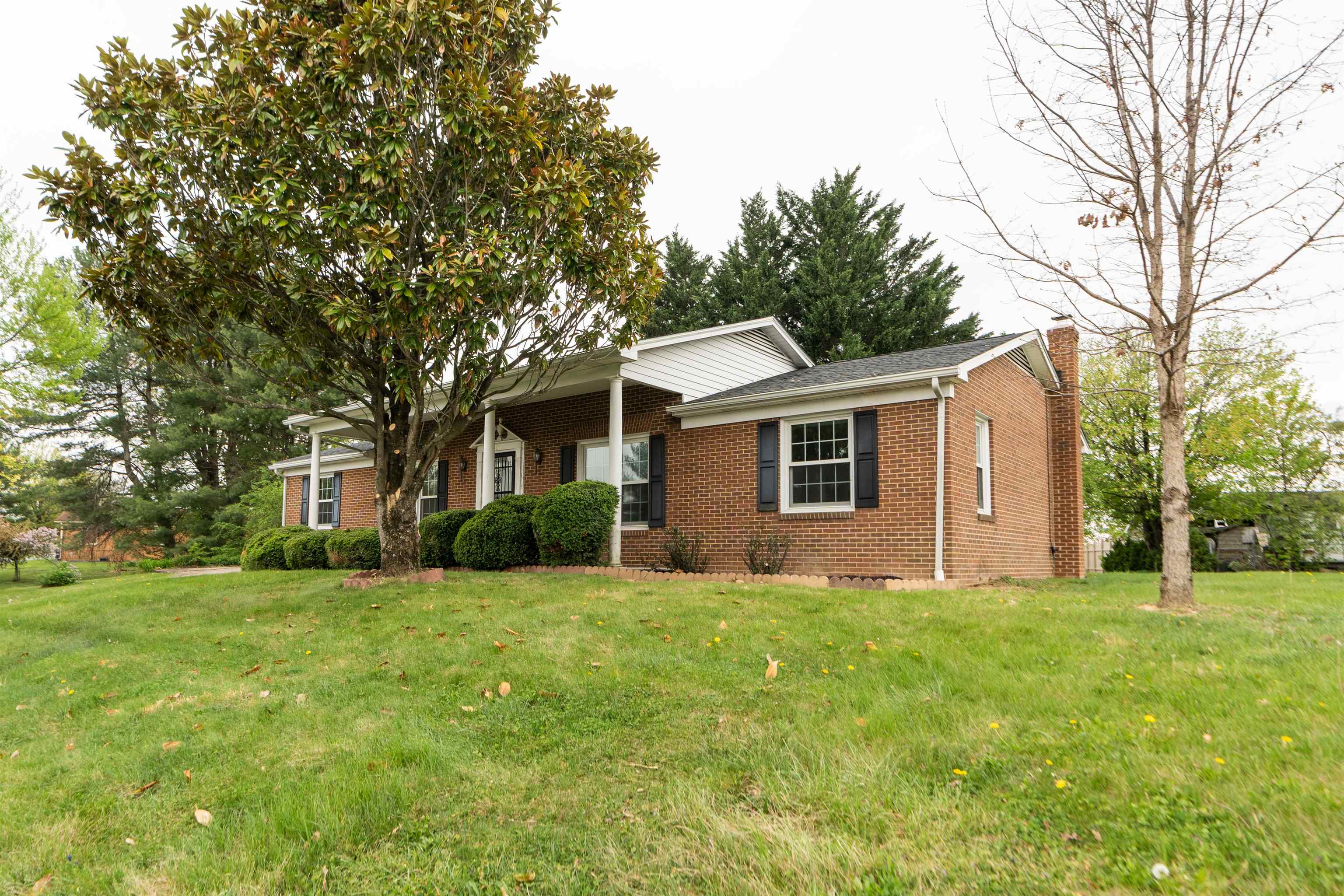 56 IDLEWOOD BLVD, STAUNTON, Virginia 24401, 4 Bedrooms Bedrooms, ,2 BathroomsBathrooms,Residential,56 IDLEWOOD BLVD,676153 MLS # 676153