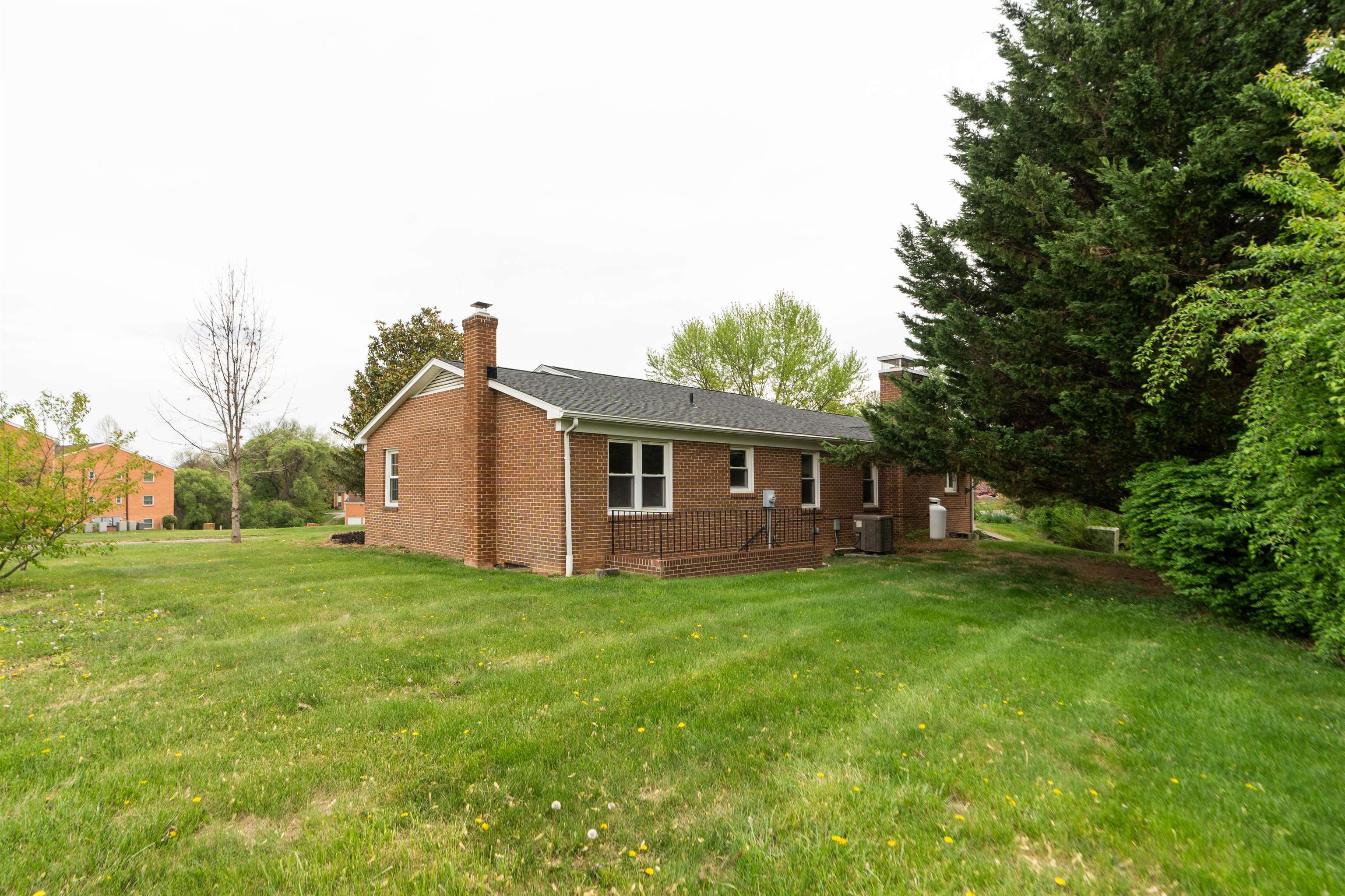 56 IDLEWOOD BLVD, STAUNTON, Virginia 24401, 4 Bedrooms Bedrooms, ,2 BathroomsBathrooms,Residential,56 IDLEWOOD BLVD,676153 MLS # 676153