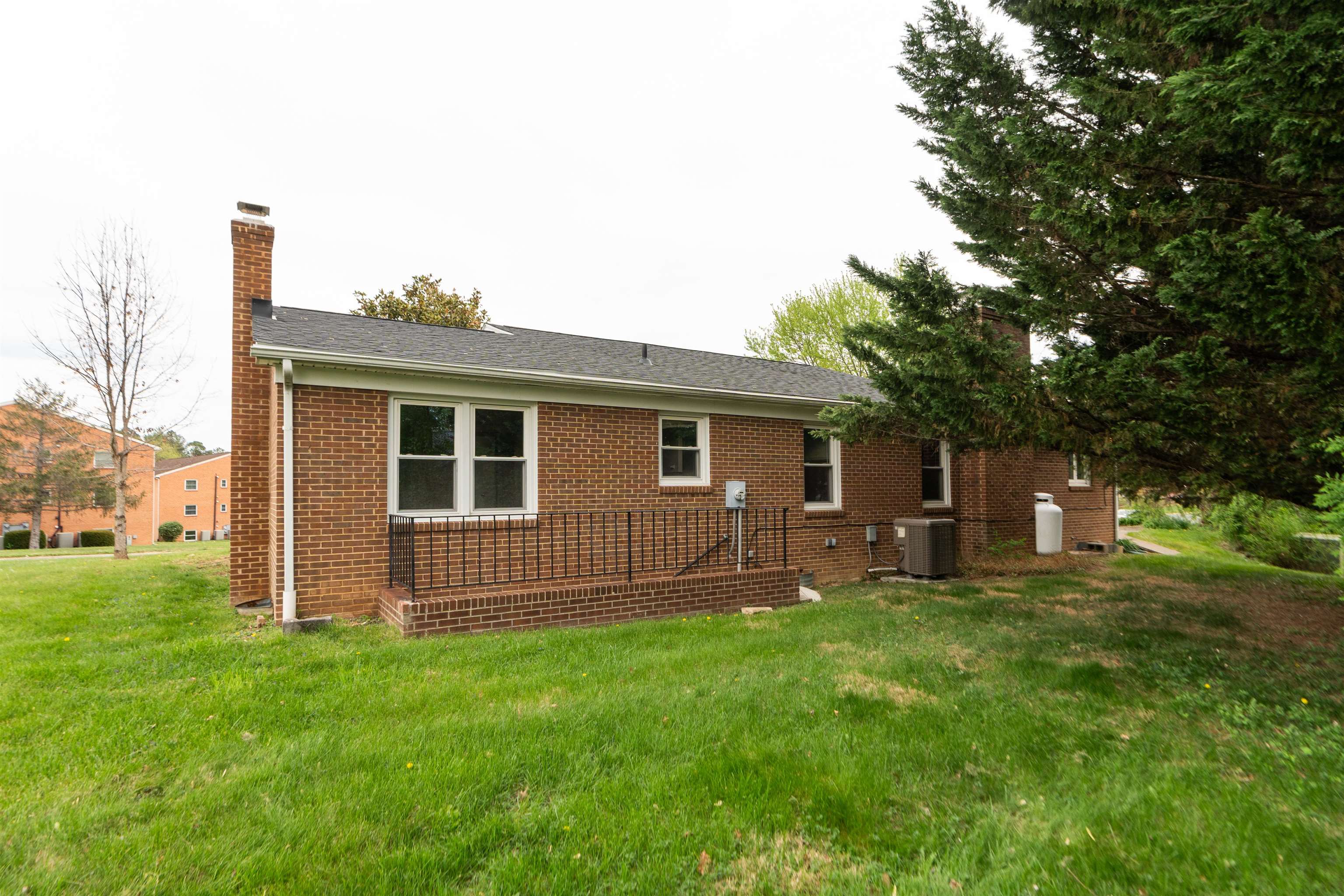 56 IDLEWOOD BLVD, STAUNTON, Virginia 24401, 4 Bedrooms Bedrooms, ,2 BathroomsBathrooms,Residential,56 IDLEWOOD BLVD,676153 MLS # 676153