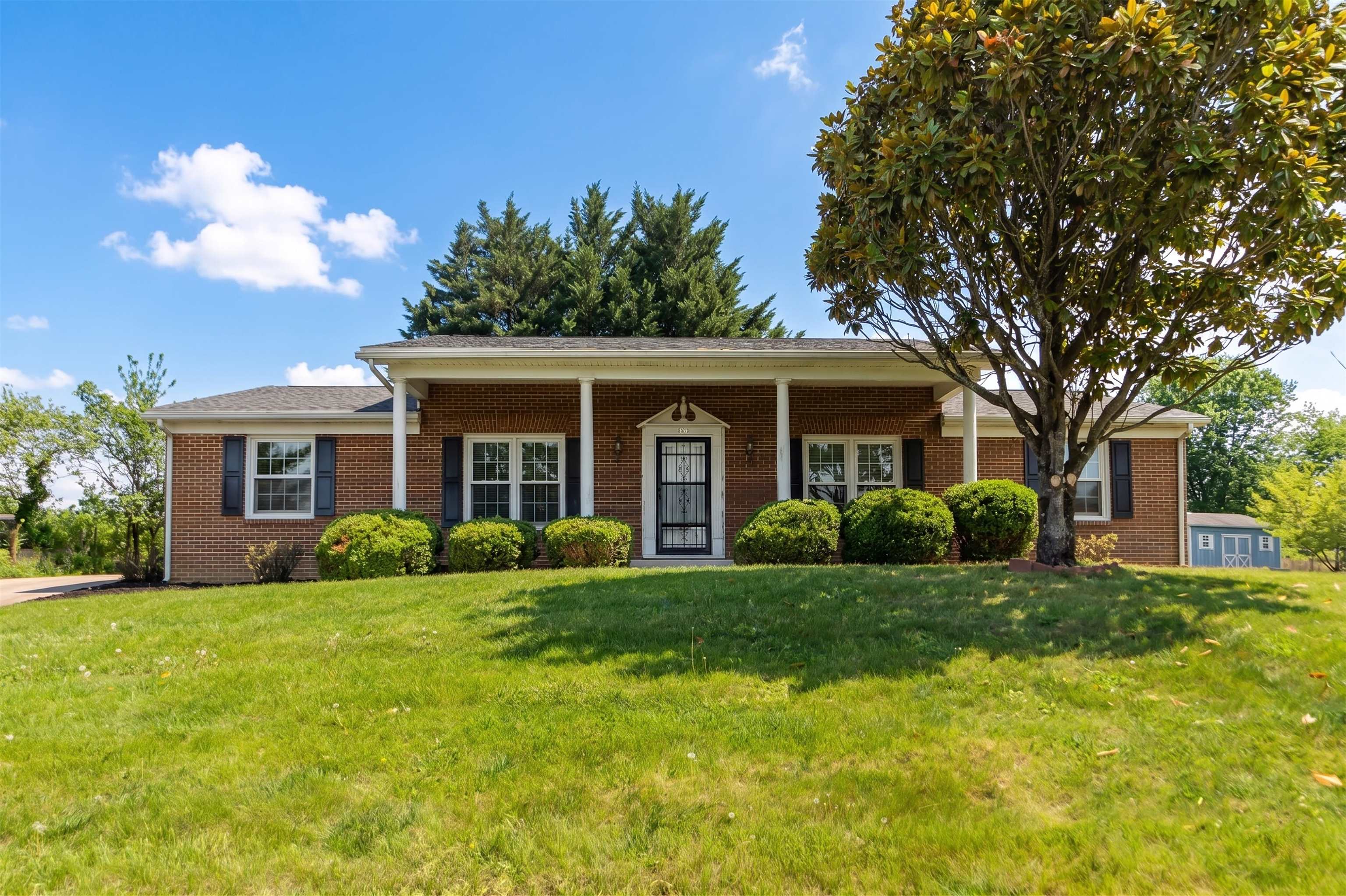 56 IDLEWOOD BLVD, STAUNTON, Virginia 24401, 4 Bedrooms Bedrooms, ,2 BathroomsBathrooms,Residential,56 IDLEWOOD BLVD,676153 MLS # 676153