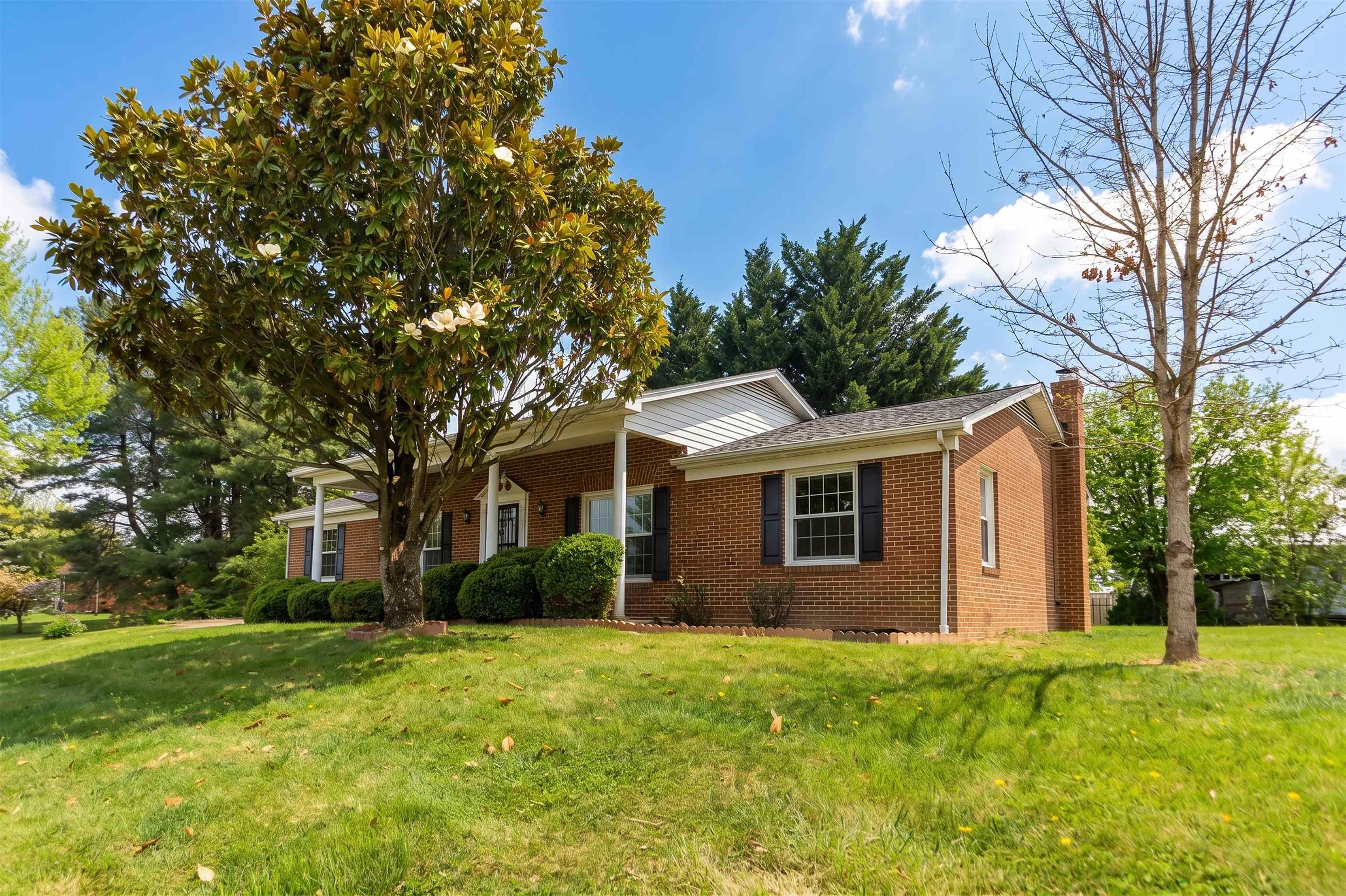 56 IDLEWOOD BLVD, STAUNTON, Virginia 24401, 4 Bedrooms Bedrooms, ,2 BathroomsBathrooms,Residential,56 IDLEWOOD BLVD,676153 MLS # 676153