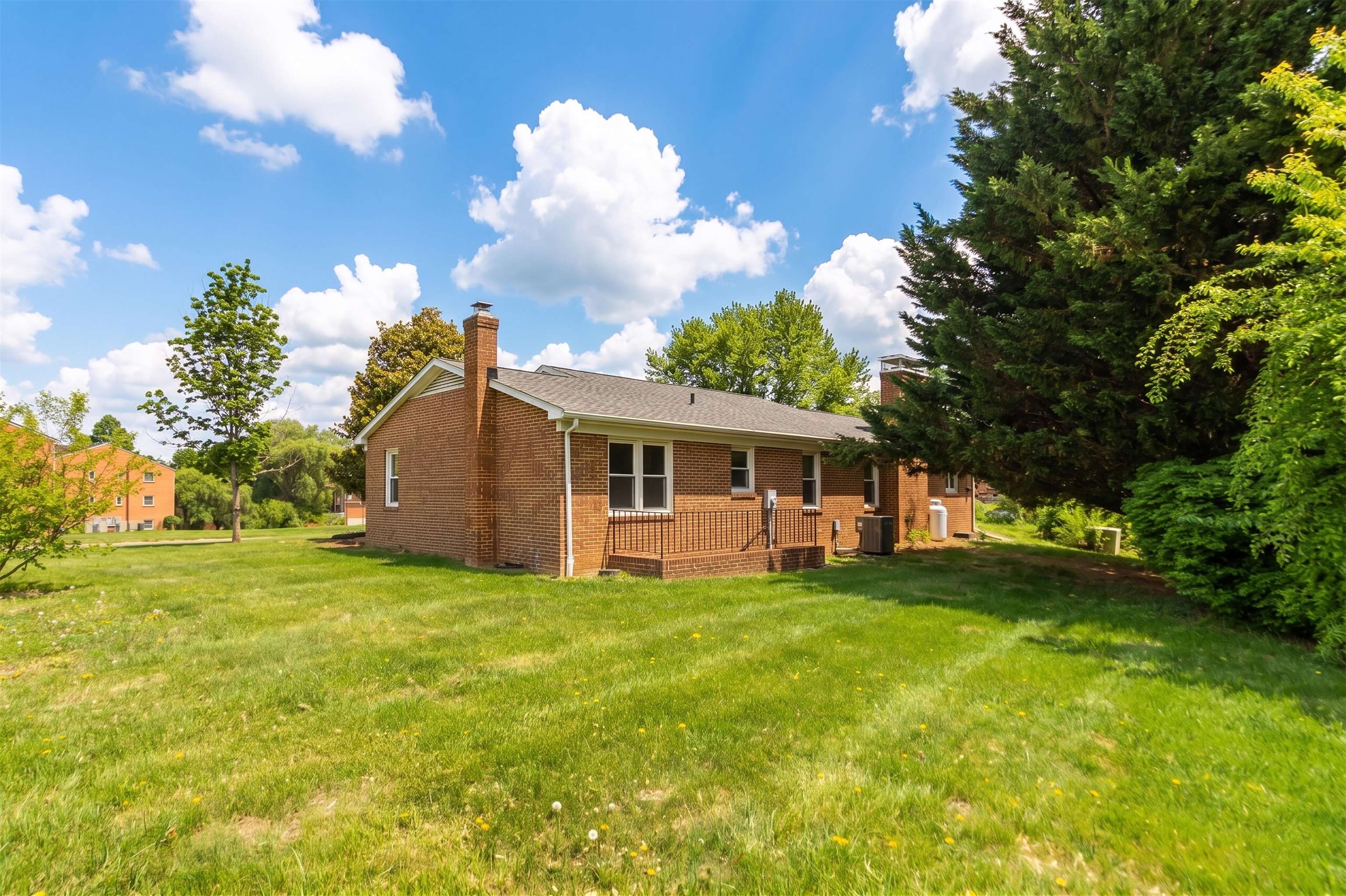 56 IDLEWOOD BLVD, STAUNTON, Virginia 24401, 4 Bedrooms Bedrooms, ,2 BathroomsBathrooms,Residential,56 IDLEWOOD BLVD,676153 MLS # 676153