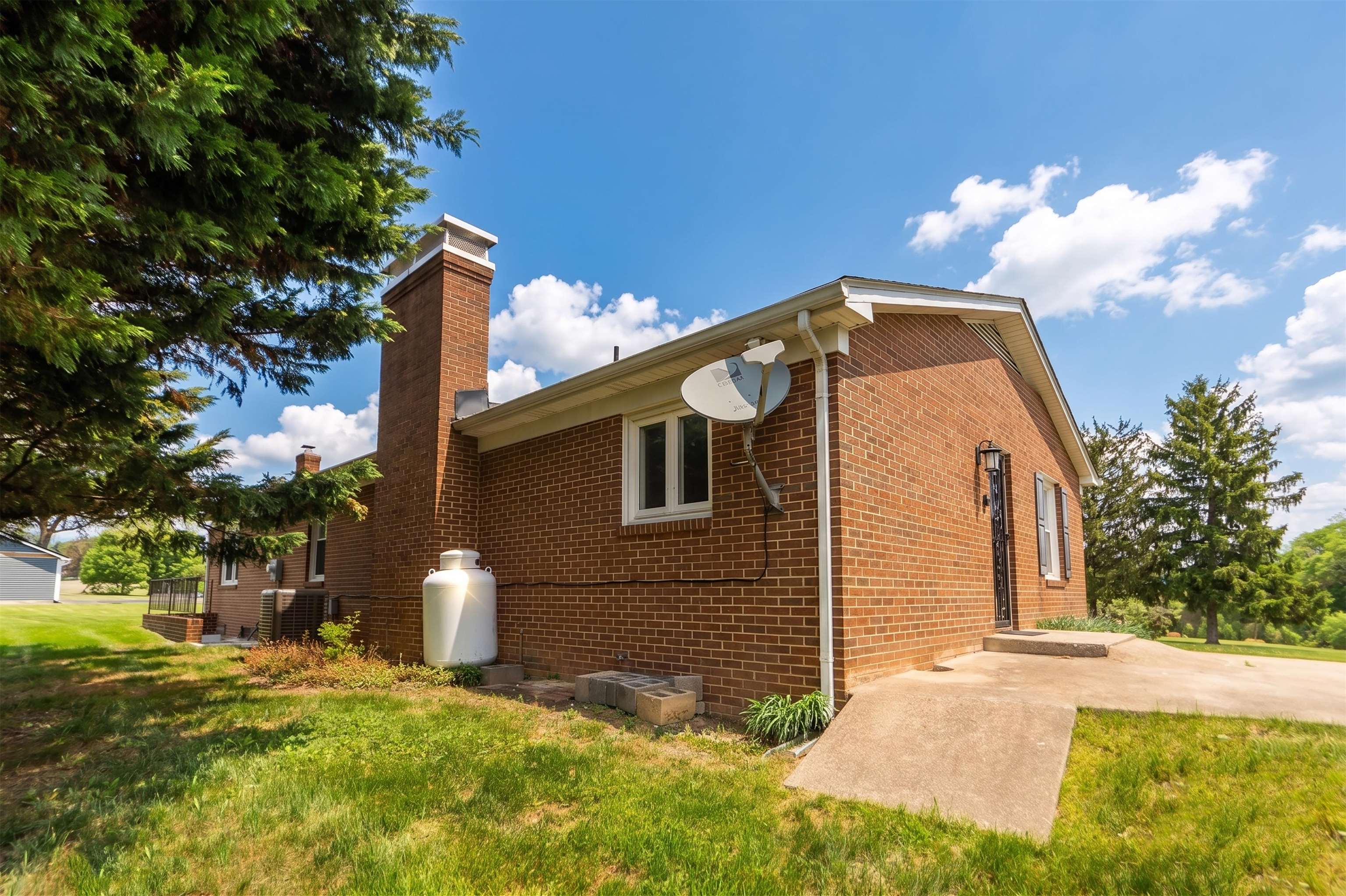 56 IDLEWOOD BLVD, STAUNTON, Virginia 24401, 4 Bedrooms Bedrooms, ,2 BathroomsBathrooms,Residential,56 IDLEWOOD BLVD,676153 MLS # 676153