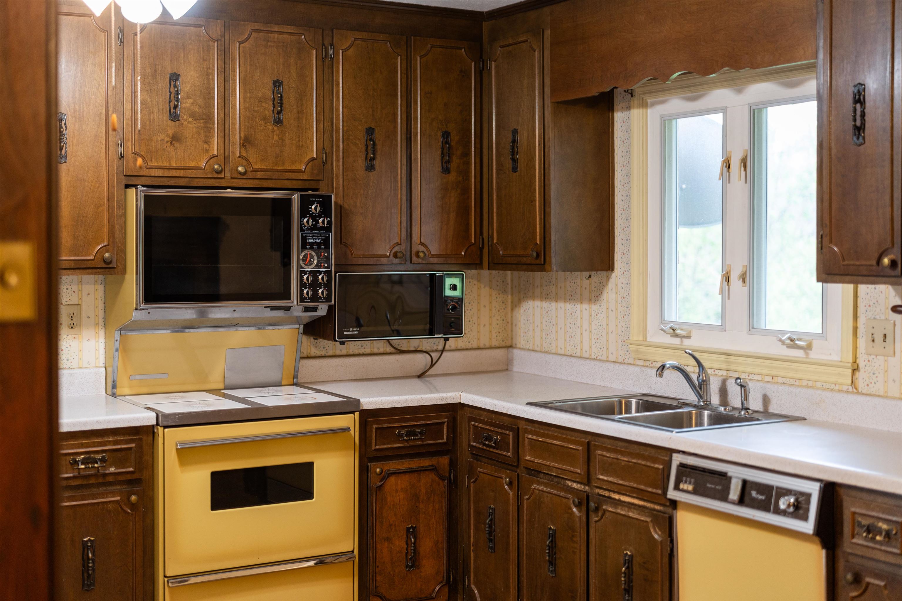 56 IDLEWOOD BLVD, STAUNTON, Virginia 24401, 4 Bedrooms Bedrooms, ,2 BathroomsBathrooms,Residential,56 IDLEWOOD BLVD,676153 MLS # 676153