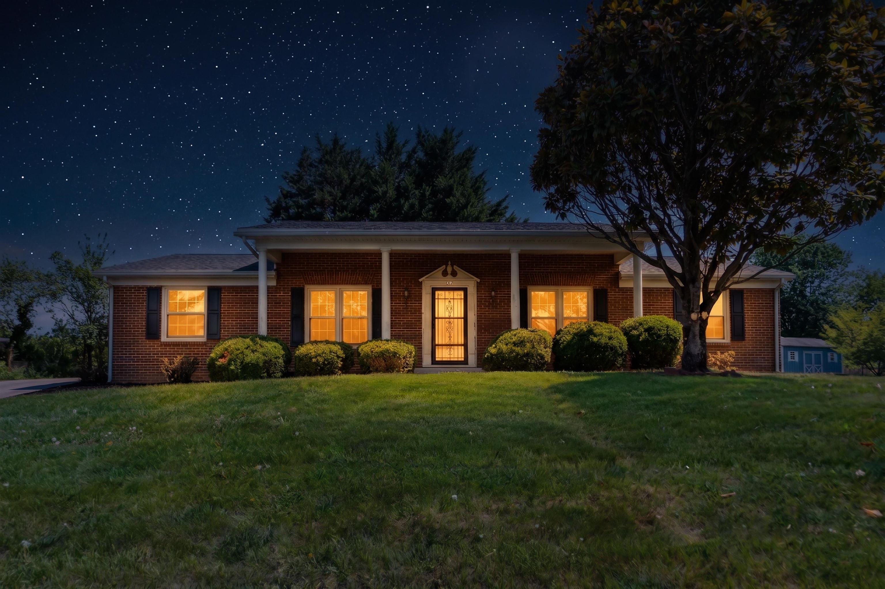 56 IDLEWOOD BLVD, STAUNTON, Virginia 24401, 4 Bedrooms Bedrooms, ,2 BathroomsBathrooms,Residential,56 IDLEWOOD BLVD,676153 MLS # 676153