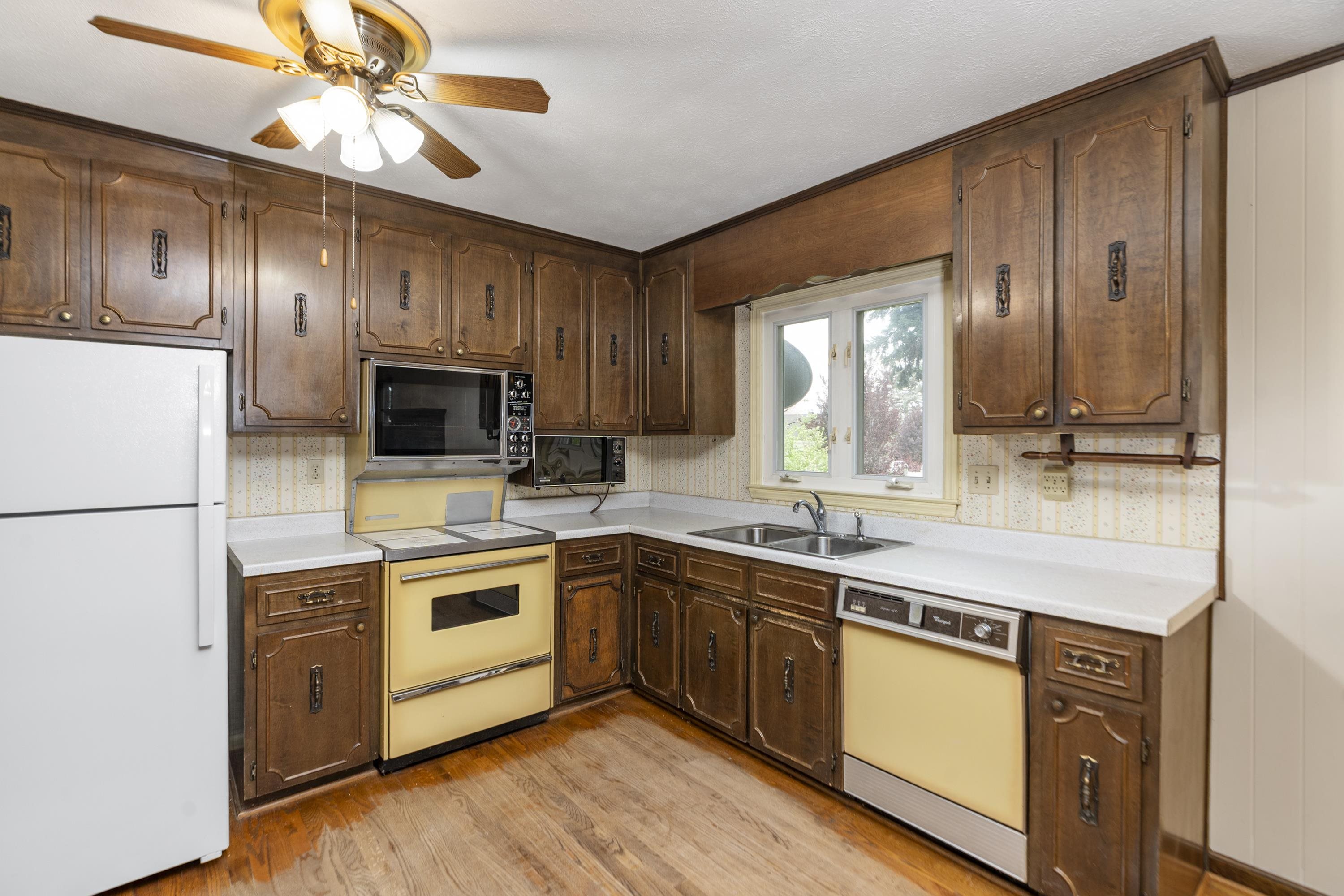 56 IDLEWOOD BLVD, STAUNTON, Virginia 24401, 4 Bedrooms Bedrooms, ,2 BathroomsBathrooms,Residential,56 IDLEWOOD BLVD,676153 MLS # 676153