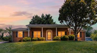56 IDLEWOOD BLVD, STAUNTON, Virginia 24401, 4 Bedrooms Bedrooms, ,2 BathroomsBathrooms,Residential,56 IDLEWOOD BLVD,676153 MLS # 676153