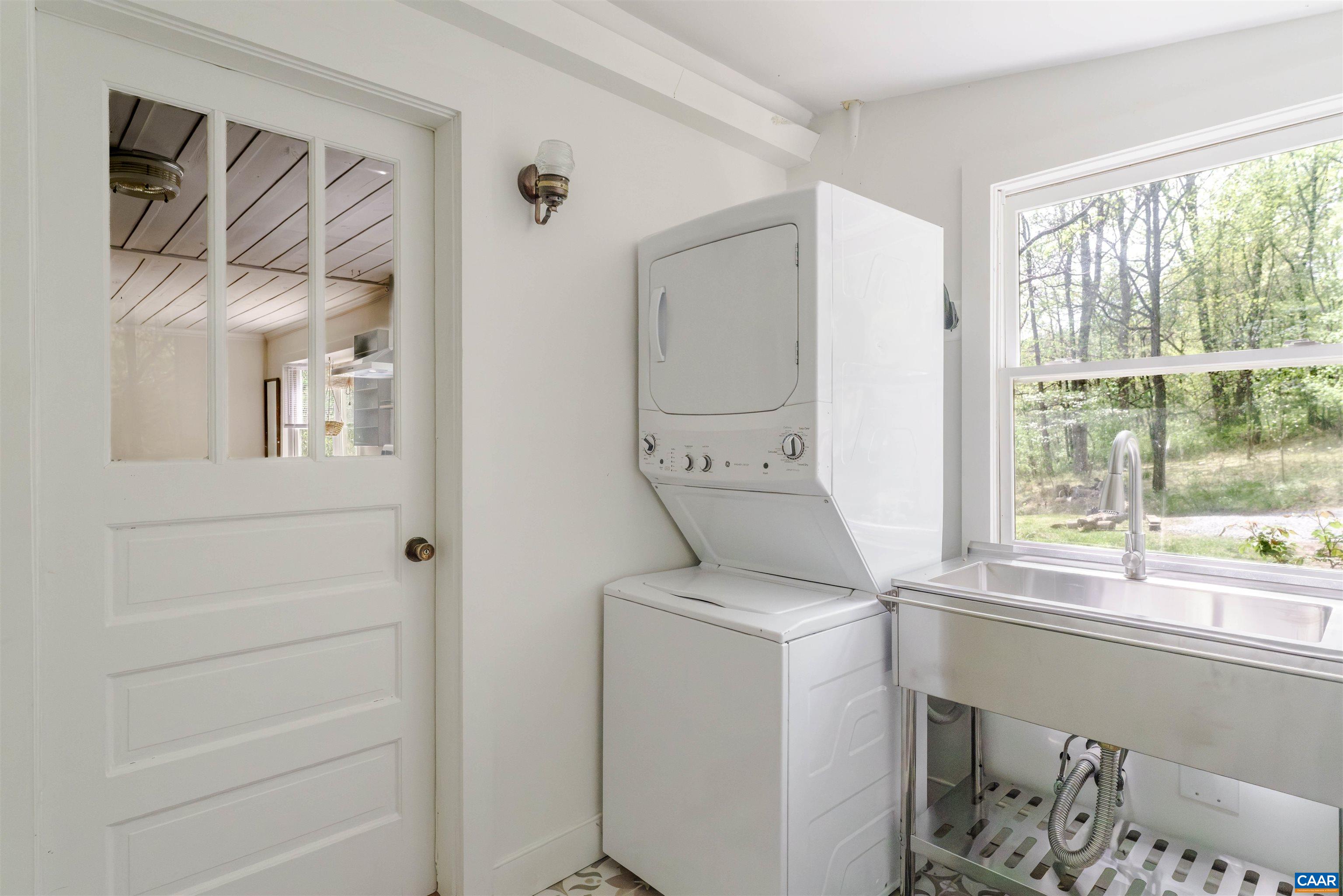 3898 VINEYARD RD, BARBOURSVILLE, Virginia 22923, 3 Bedrooms Bedrooms, ,3 BathroomsBathrooms,Residential,Aviary Hill - Country Cottage small farm perfectio,3898 VINEYARD RD,676159 MLS # 676159