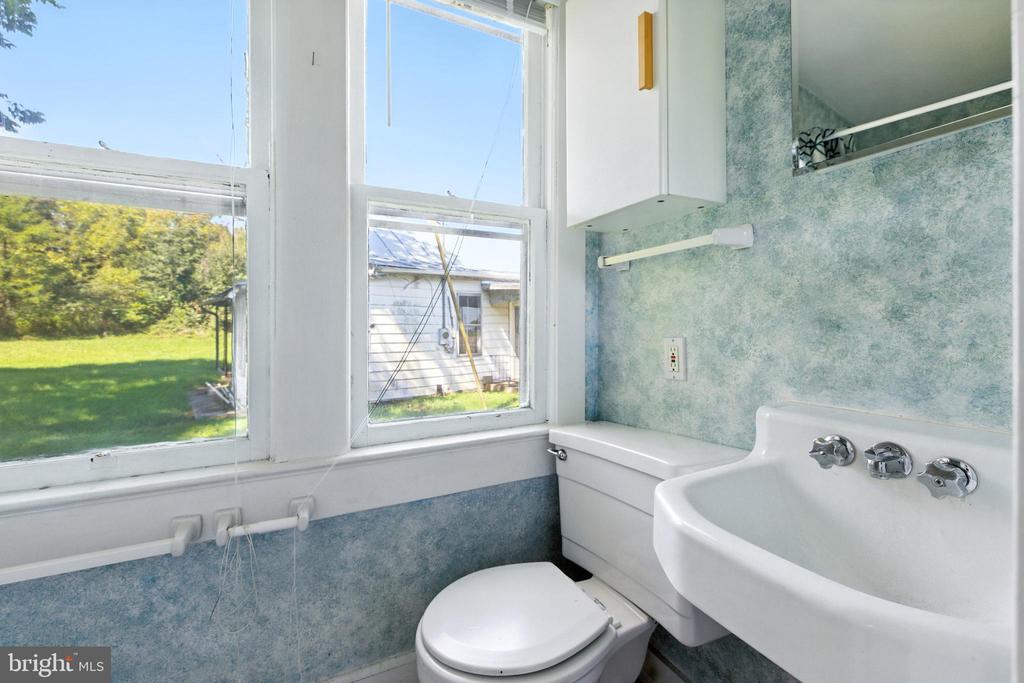 1819 US HIGHWAY 211 W, LURAY, Virginia 22835, 3 Bedrooms Bedrooms, ,2 BathroomsBathrooms,Residential,1819 US HIGHWAY 211 W,VAPA2005312 MLS # VAPA2005312