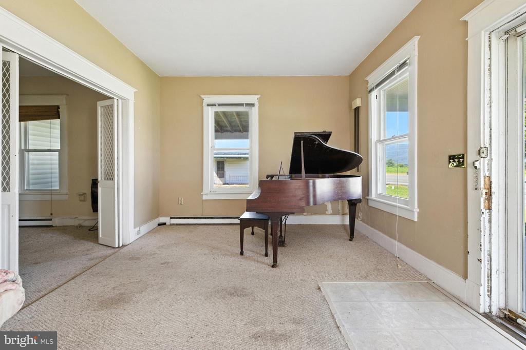 1819 US HIGHWAY 211 W, LURAY, Virginia 22835, 3 Bedrooms Bedrooms, ,2 BathroomsBathrooms,Residential,1819 US HIGHWAY 211 W,VAPA2005312 MLS # VAPA2005312