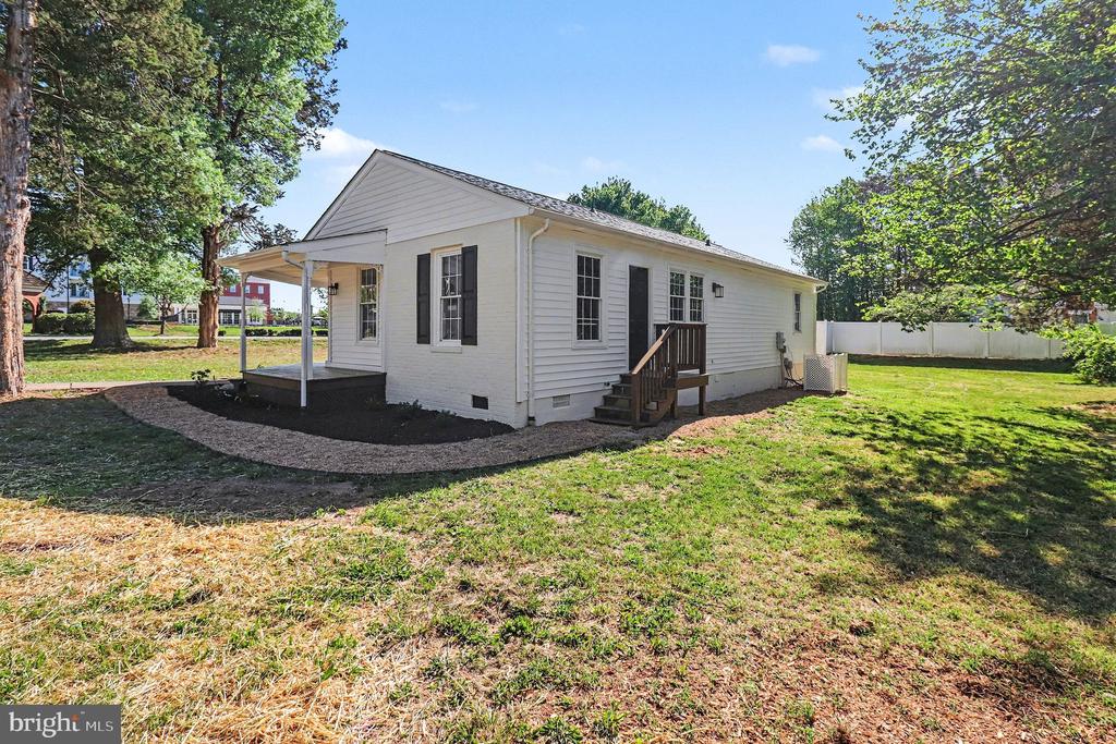 101 SPOTSLEE DR, SPOTSYLVANIA, Virginia 22551, 3 Bedrooms Bedrooms, ,2 BathroomsBathrooms,Residential,101 SPOTSLEE DR,VASP2040970 MLS # VASP2040970