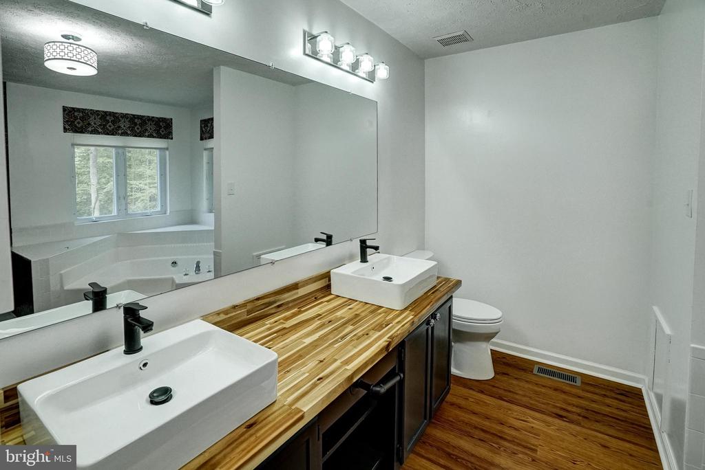 130 OAKLEIGH LN, BUMPASS, Virginia 23024, 4 Bedrooms Bedrooms, ,3 BathroomsBathrooms,Residential,130 OAKLEIGH LN,VALA2009688 MLS # VALA2009688