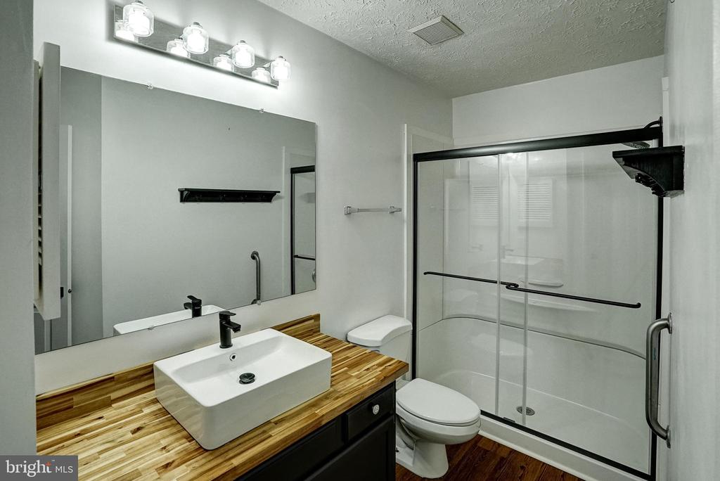 130 OAKLEIGH LN, BUMPASS, Virginia 23024, 4 Bedrooms Bedrooms, ,3 BathroomsBathrooms,Residential,130 OAKLEIGH LN,VALA2009688 MLS # VALA2009688