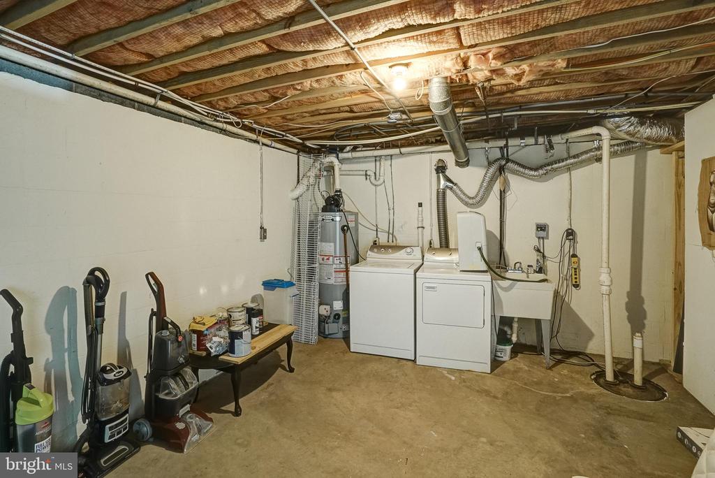 130 OAKLEIGH LN, BUMPASS, Virginia 23024, 4 Bedrooms Bedrooms, ,3 BathroomsBathrooms,Residential,130 OAKLEIGH LN,VALA2009688 MLS # VALA2009688