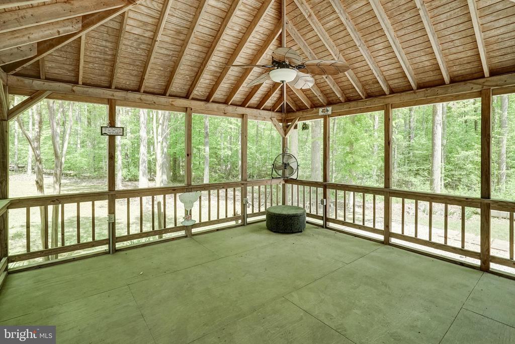 130 OAKLEIGH LN, BUMPASS, Virginia 23024, 4 Bedrooms Bedrooms, ,3 BathroomsBathrooms,Residential,130 OAKLEIGH LN,VALA2009688 MLS # VALA2009688