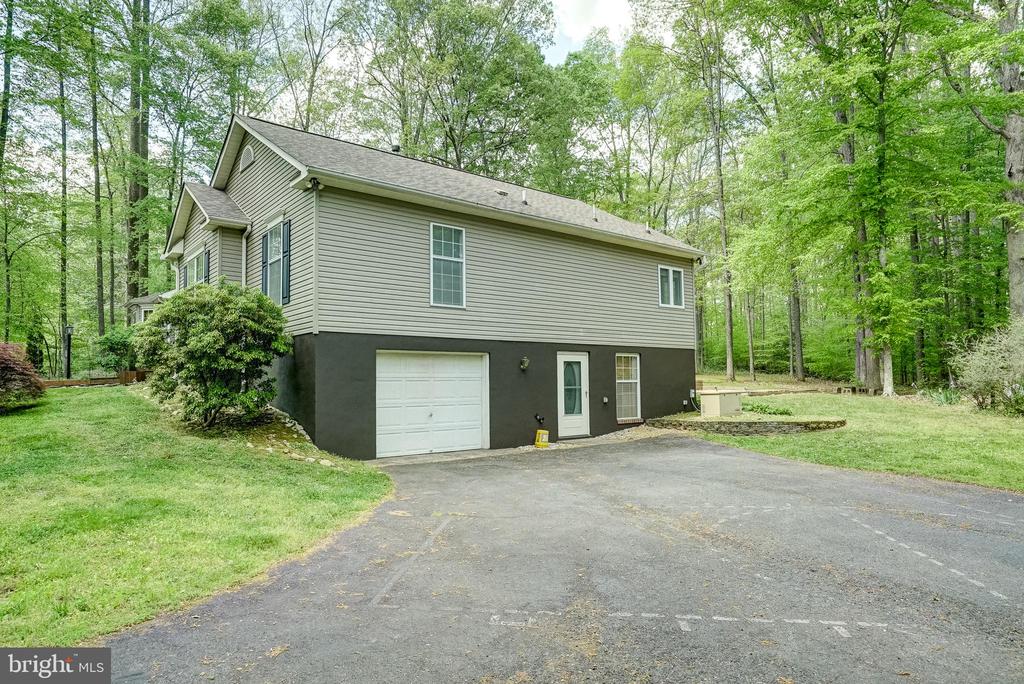 130 OAKLEIGH LN, BUMPASS, Virginia 23024, 4 Bedrooms Bedrooms, ,3 BathroomsBathrooms,Residential,130 OAKLEIGH LN,VALA2009688 MLS # VALA2009688