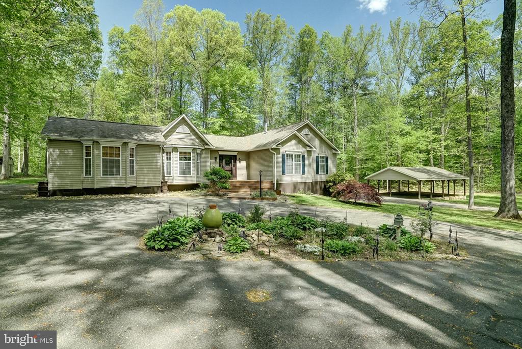 130 OAKLEIGH LN, BUMPASS, Virginia 23024, 4 Bedrooms Bedrooms, ,3 BathroomsBathrooms,Residential,130 OAKLEIGH LN,VALA2009688 MLS # VALA2009688