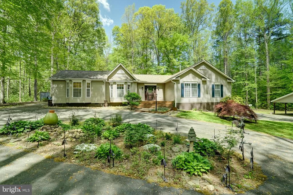 130 OAKLEIGH LN, BUMPASS, Virginia 23024, 4 Bedrooms Bedrooms, ,3 BathroomsBathrooms,Residential,130 OAKLEIGH LN,VALA2009688 MLS # VALA2009688