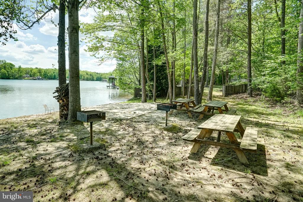 130 OAKLEIGH LN, BUMPASS, Virginia 23024, 4 Bedrooms Bedrooms, ,3 BathroomsBathrooms,Residential,130 OAKLEIGH LN,VALA2009688 MLS # VALA2009688