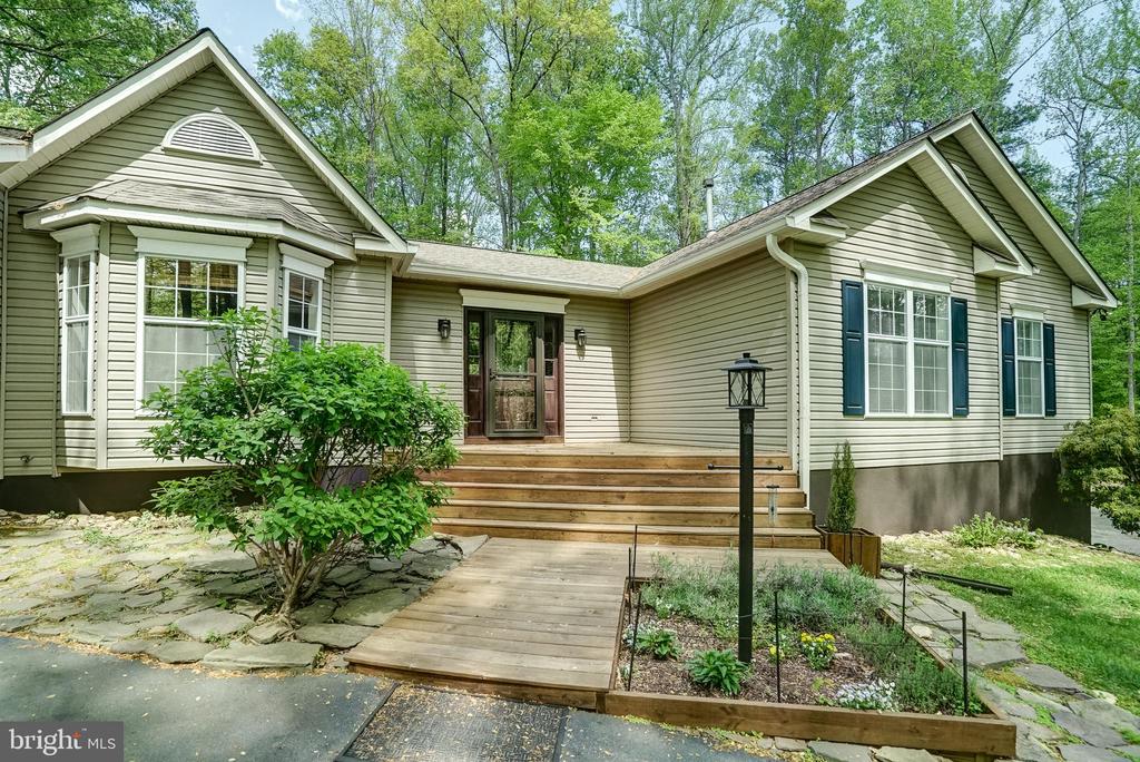 130 OAKLEIGH LN, BUMPASS, Virginia 23024, 4 Bedrooms Bedrooms, ,3 BathroomsBathrooms,Residential,130 OAKLEIGH LN,VALA2009688 MLS # VALA2009688