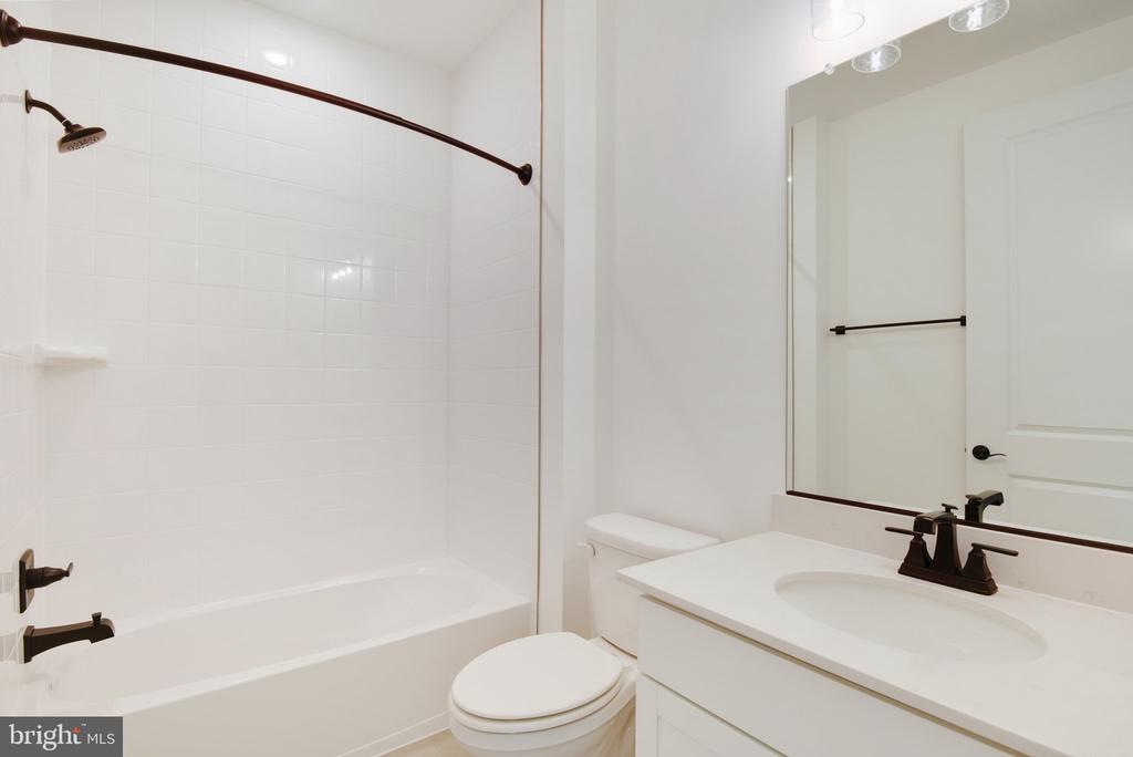 1916 SUNSET LN, CULPEPER, Virginia 22701, 4 Bedrooms Bedrooms, ,5 BathroomsBathrooms,Residential,1916 SUNSET LN,VACU2013382 MLS # VACU2013382