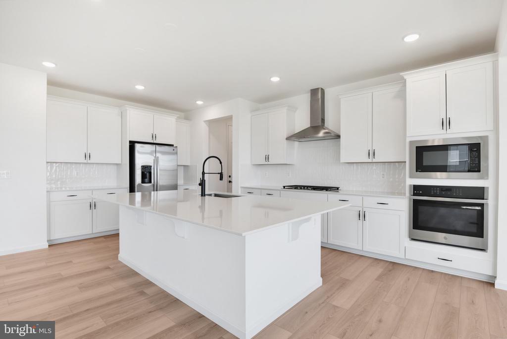 1916 SUNSET LN, CULPEPER, Virginia 22701, 4 Bedrooms Bedrooms, ,5 BathroomsBathrooms,Residential,1916 SUNSET LN,VACU2013382 MLS # VACU2013382