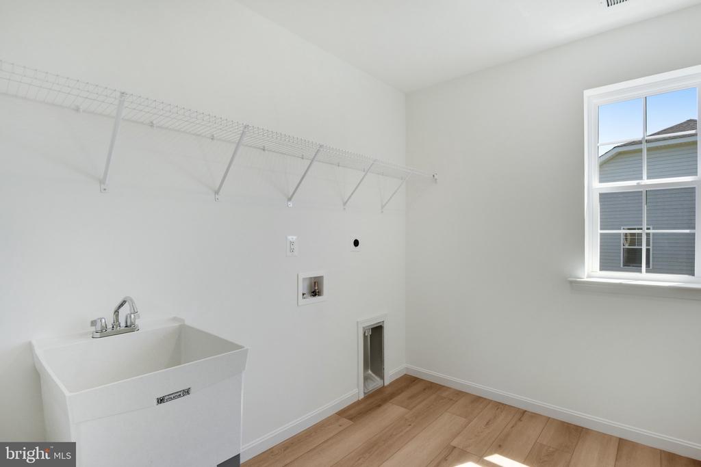 1916 SUNSET LN, CULPEPER, Virginia 22701, 4 Bedrooms Bedrooms, ,5 BathroomsBathrooms,Residential,1916 SUNSET LN,VACU2013382 MLS # VACU2013382