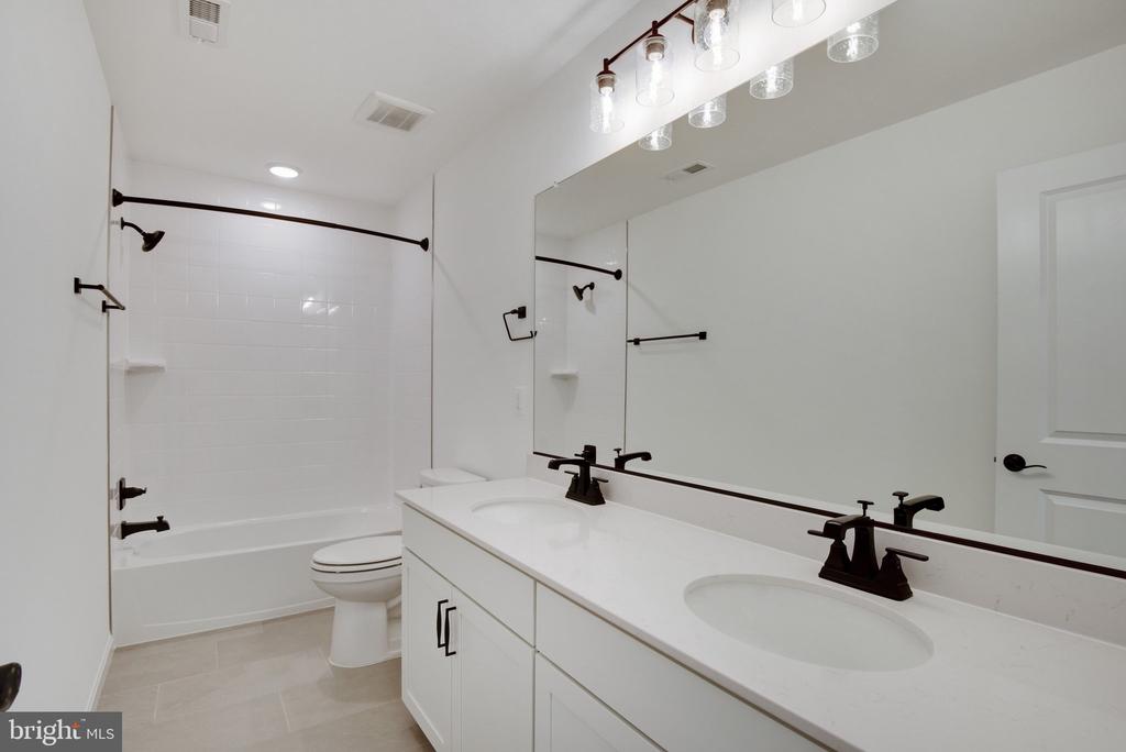 1916 SUNSET LN, CULPEPER, Virginia 22701, 4 Bedrooms Bedrooms, ,5 BathroomsBathrooms,Residential,1916 SUNSET LN,VACU2013382 MLS # VACU2013382