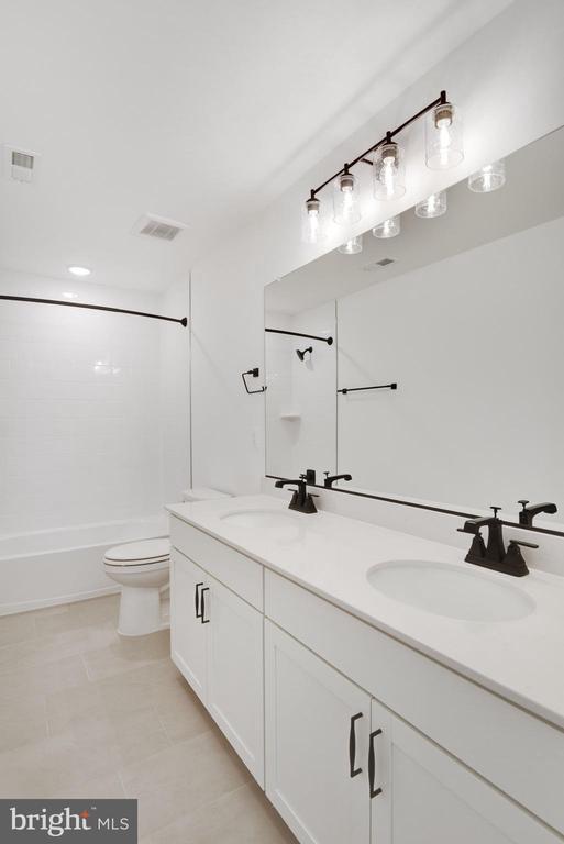 1916 SUNSET LN, CULPEPER, Virginia 22701, 4 Bedrooms Bedrooms, ,5 BathroomsBathrooms,Residential,1916 SUNSET LN,VACU2013382 MLS # VACU2013382