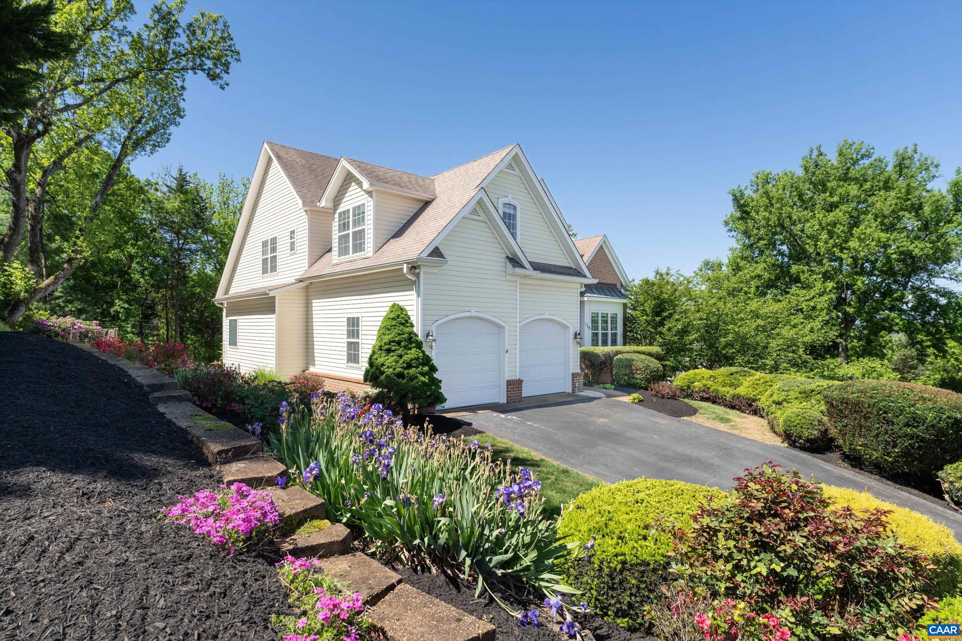 129 FONTANA CT, CHARLOTTESVILLE, Virginia 22911, 5 Bedrooms Bedrooms, ,4 BathroomsBathrooms,Residential,129 FONTANA CT,676041 MLS # 676041