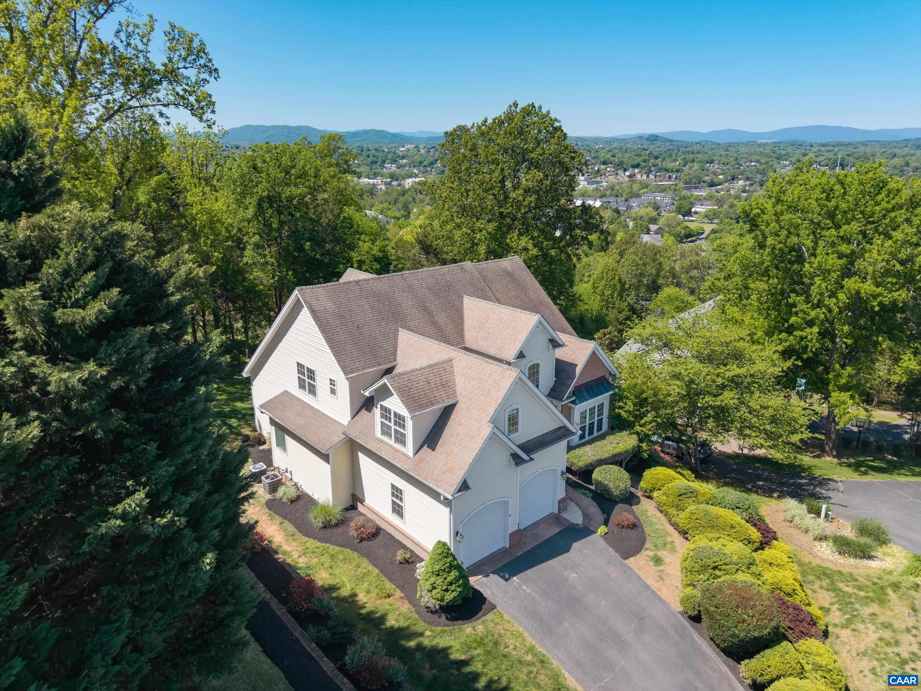 129 FONTANA CT, CHARLOTTESVILLE, Virginia 22911, 5 Bedrooms Bedrooms, ,4 BathroomsBathrooms,Residential,129 FONTANA CT,676041 MLS # 676041