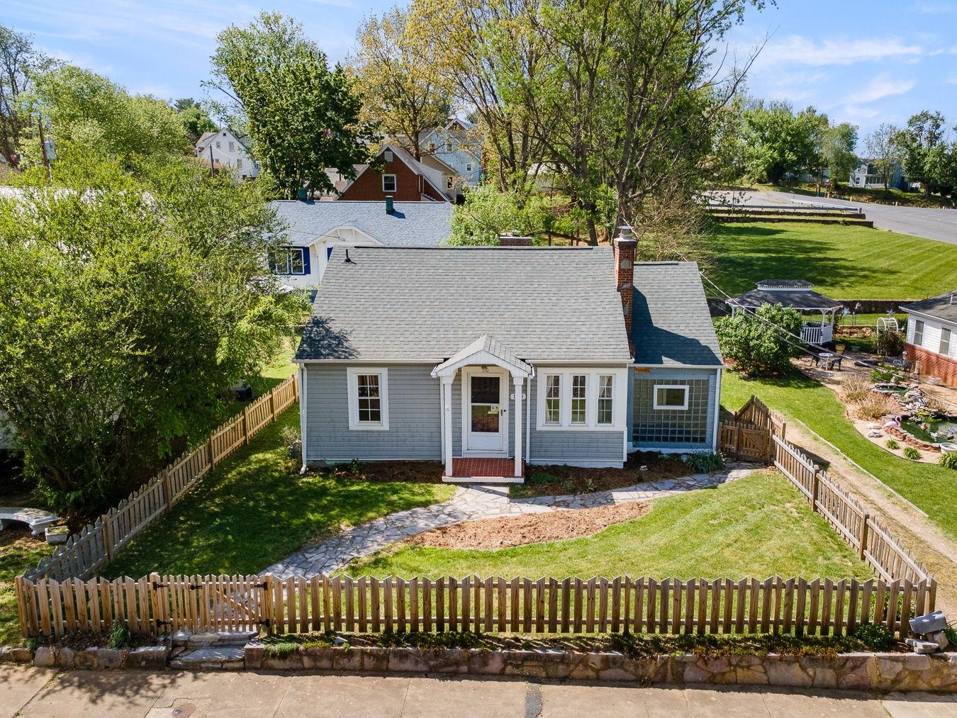 110 HAYS AVE, STAUNTON, Virginia 24401, 2 Bedrooms Bedrooms, ,1 BathroomBathrooms,Residential,110 HAYS AVE,676166 MLS # 676166