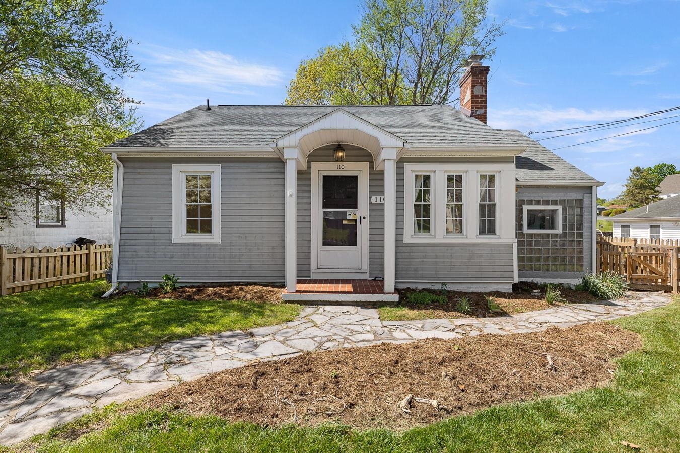 110 HAYS AVE, STAUNTON, Virginia 24401, 2 Bedrooms Bedrooms, ,1 BathroomBathrooms,Residential,110 HAYS AVE,676166 MLS # 676166