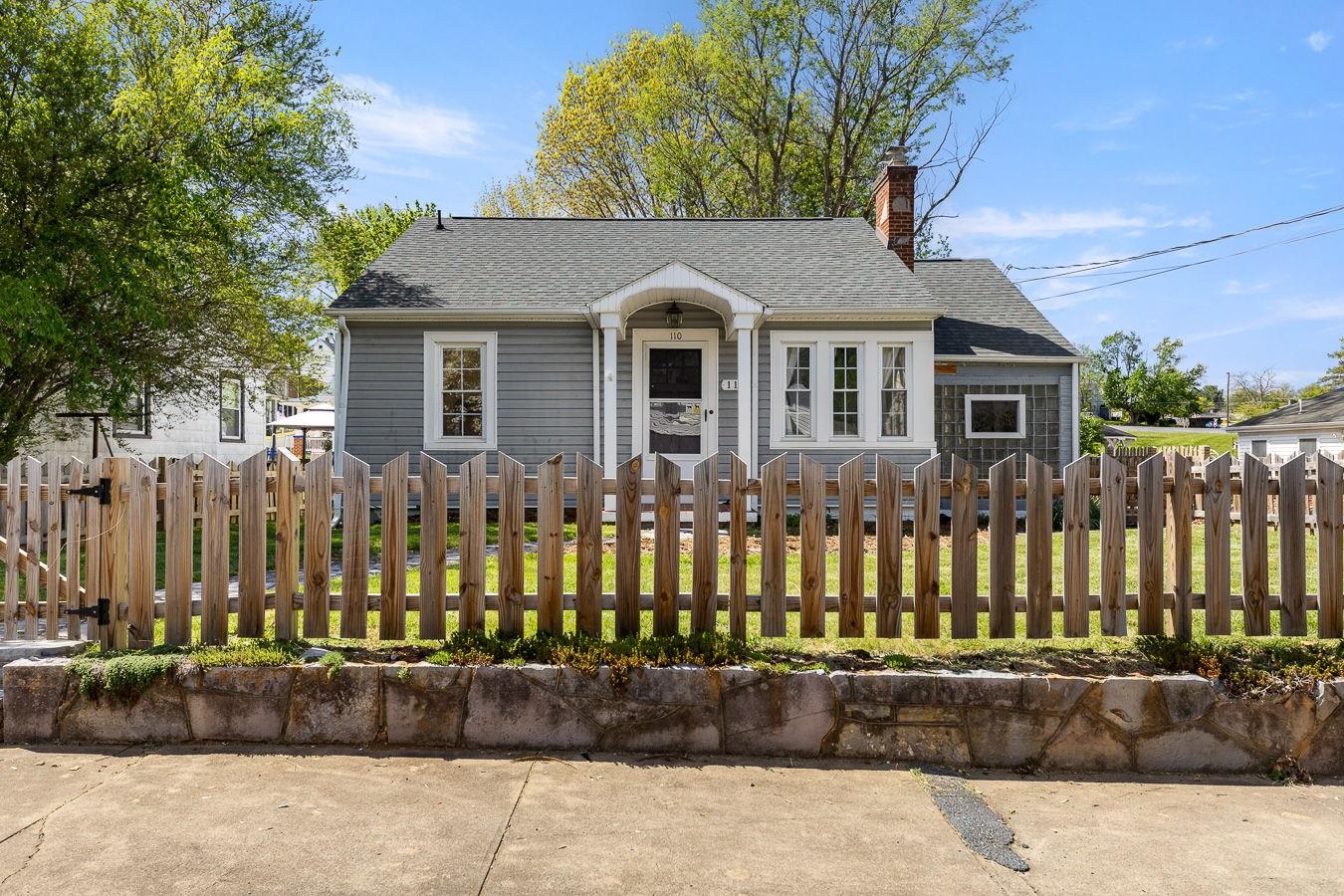 110 HAYS AVE, STAUNTON, Virginia 24401, 2 Bedrooms Bedrooms, ,1 BathroomBathrooms,Residential,110 HAYS AVE,676166 MLS # 676166