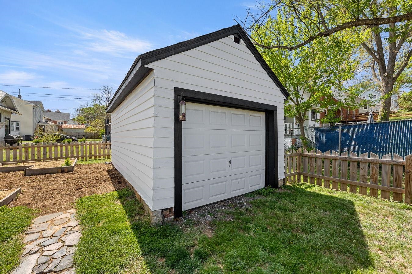 110 HAYS AVE, STAUNTON, Virginia 24401, 2 Bedrooms Bedrooms, ,1 BathroomBathrooms,Residential,110 HAYS AVE,676166 MLS # 676166