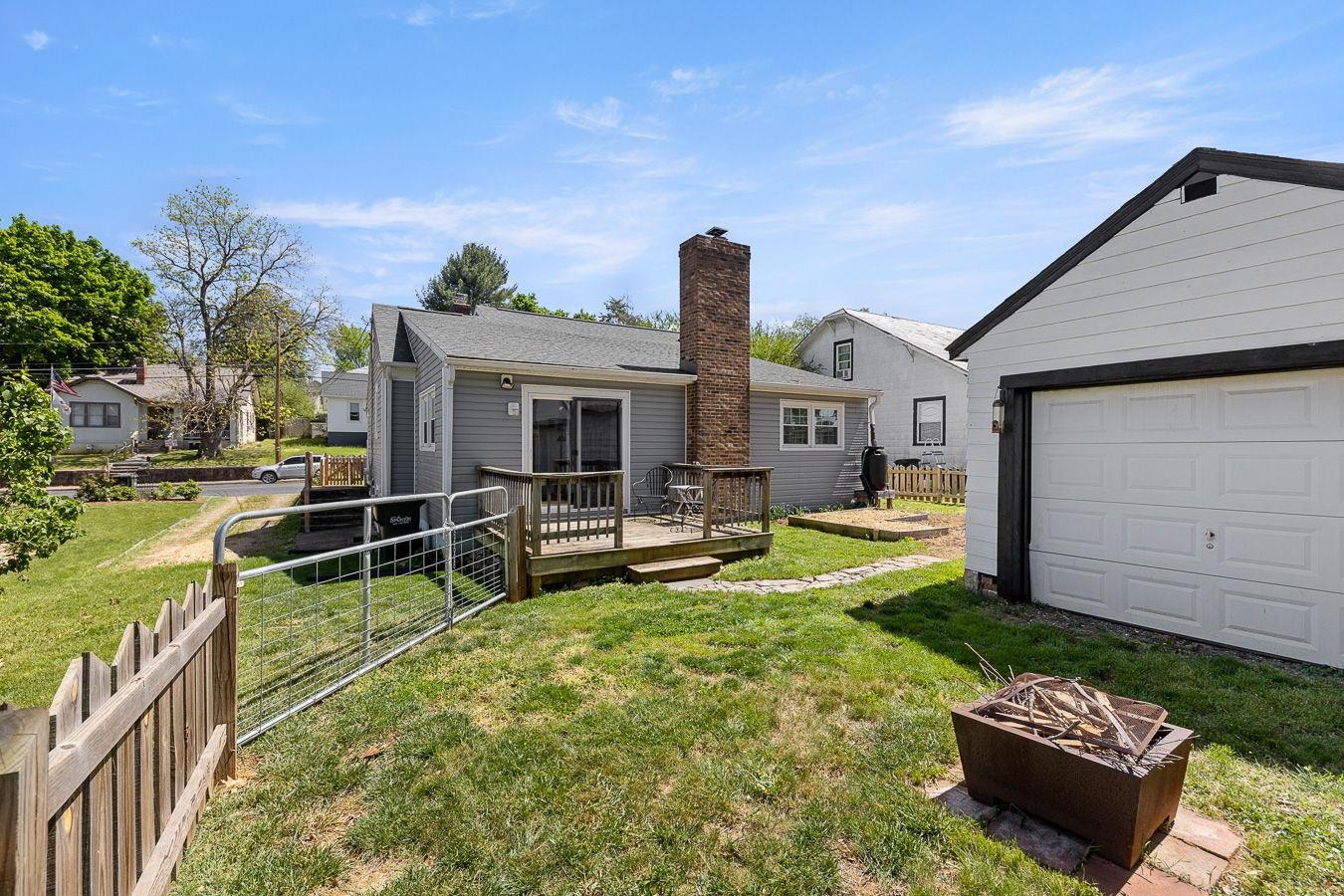 110 HAYS AVE, STAUNTON, Virginia 24401, 2 Bedrooms Bedrooms, ,1 BathroomBathrooms,Residential,110 HAYS AVE,676166 MLS # 676166