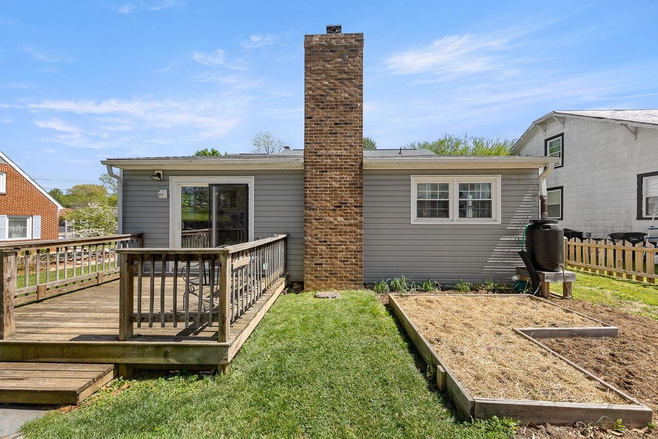 110 HAYS AVE, STAUNTON, Virginia 24401, 2 Bedrooms Bedrooms, ,1 BathroomBathrooms,Residential,110 HAYS AVE,676166 MLS # 676166