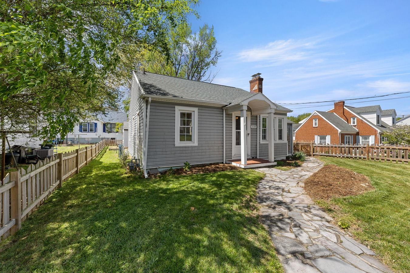 110 HAYS AVE, STAUNTON, Virginia 24401, 2 Bedrooms Bedrooms, ,1 BathroomBathrooms,Residential,110 HAYS AVE,676166 MLS # 676166