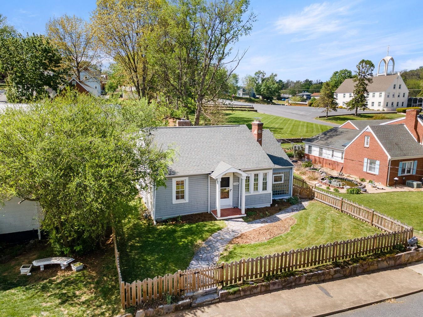 110 HAYS AVE, STAUNTON, Virginia 24401, 2 Bedrooms Bedrooms, ,1 BathroomBathrooms,Residential,110 HAYS AVE,676166 MLS # 676166