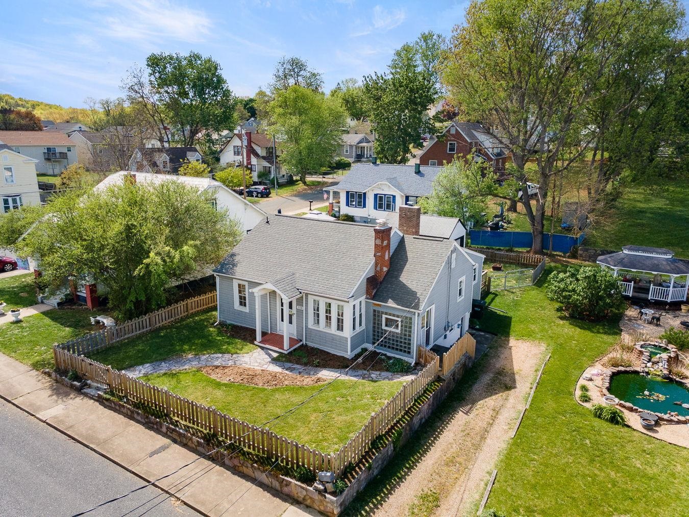 110 HAYS AVE, STAUNTON, Virginia 24401, 2 Bedrooms Bedrooms, ,1 BathroomBathrooms,Residential,110 HAYS AVE,676166 MLS # 676166