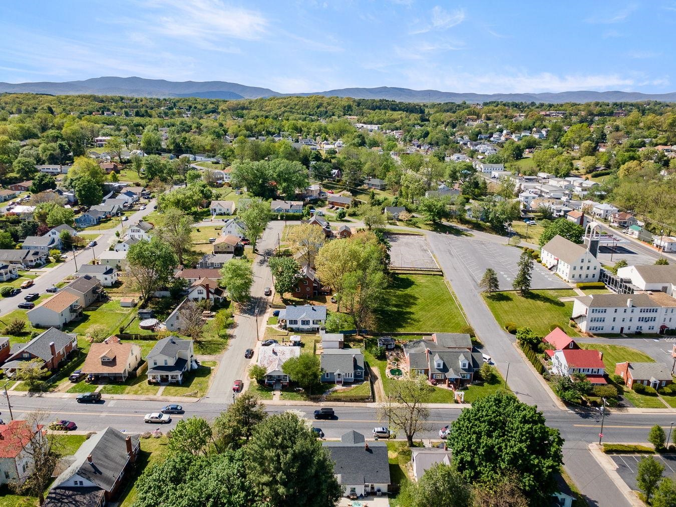 110 HAYS AVE, STAUNTON, Virginia 24401, 2 Bedrooms Bedrooms, ,1 BathroomBathrooms,Residential,110 HAYS AVE,676166 MLS # 676166