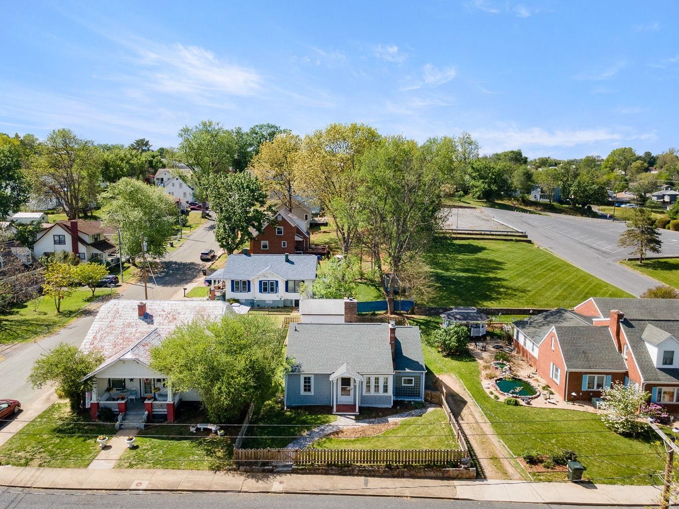 110 HAYS AVE, STAUNTON, Virginia 24401, 2 Bedrooms Bedrooms, ,1 BathroomBathrooms,Residential,110 HAYS AVE,676166 MLS # 676166