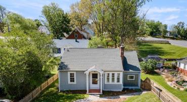 110 HAYS AVE, STAUNTON, Virginia 24401, 2 Bedrooms Bedrooms, ,1 BathroomBathrooms,Residential,110 HAYS AVE,676166 MLS # 676166