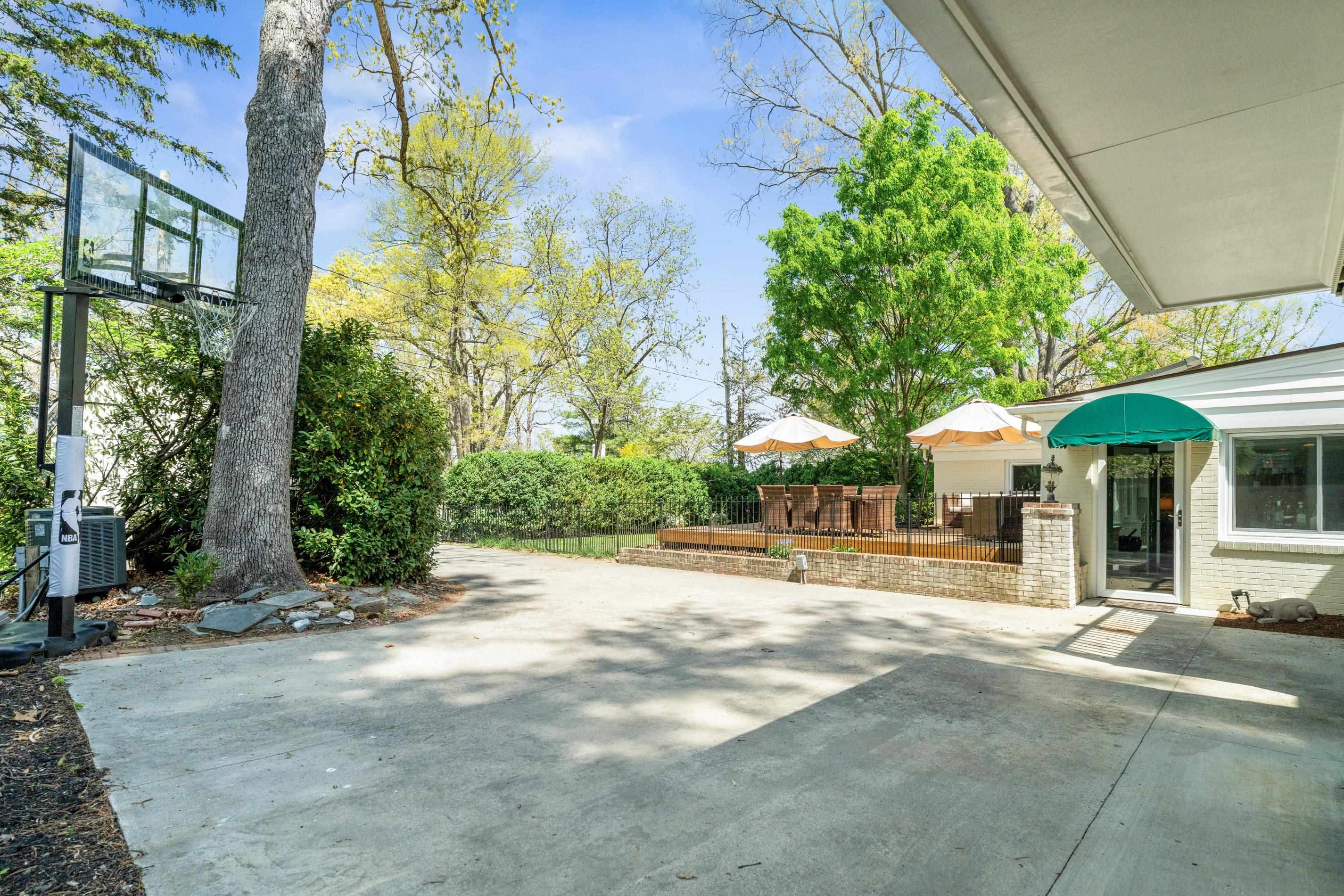 633 OAK AVE, WAYNESBORO, Virginia 22980, 4 Bedrooms Bedrooms, ,3 BathroomsBathrooms,Residential,Tree Street Elite,633 OAK AVE,676171 MLS # 676171