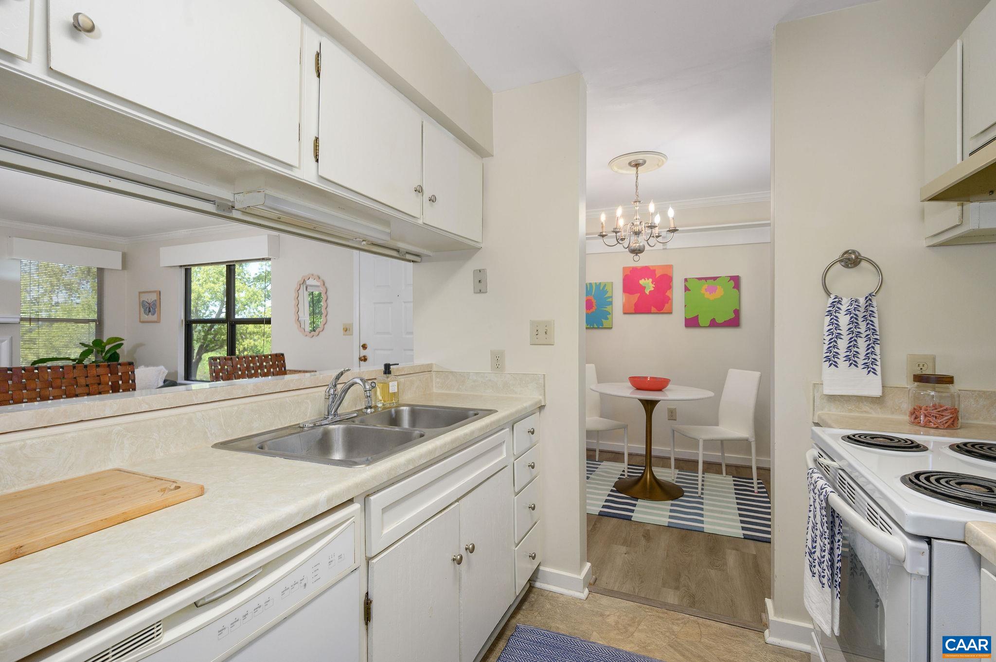 338 SOUTH PANTOPS DR, CHARLOTTESVILLE, Virginia 22911, 2 Bedrooms Bedrooms, ,2 BathroomsBathrooms,Residential,338 SOUTH PANTOPS DR,676180 MLS # 676180